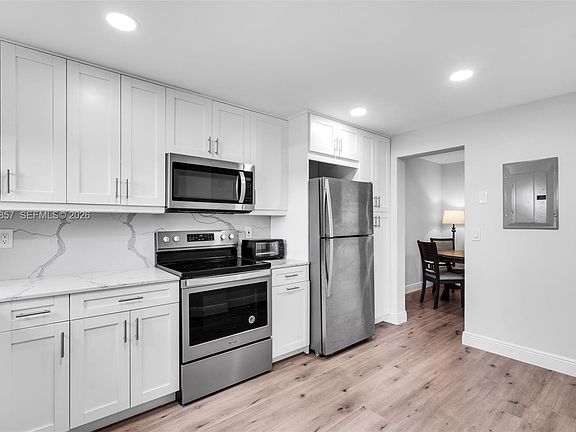 3rd image of 3524 Via Poinciana APT 302