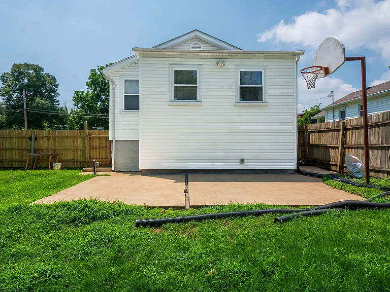327 W Felton Ave — Photo 20