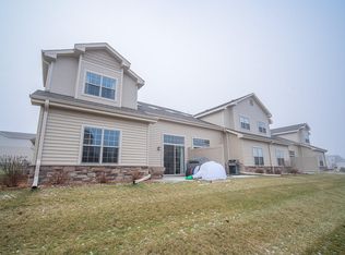 538 Cedar Bluffs Way, Slinger, WI 53086