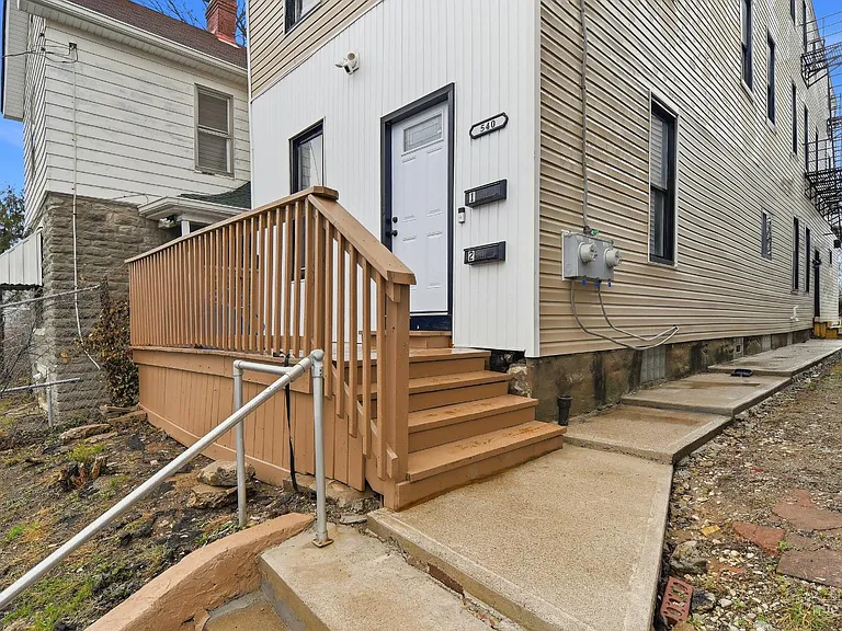 540 Grand Ave — Photo 2
