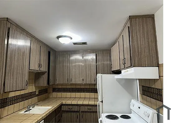 7330 Rainbow Dr — Photo 12