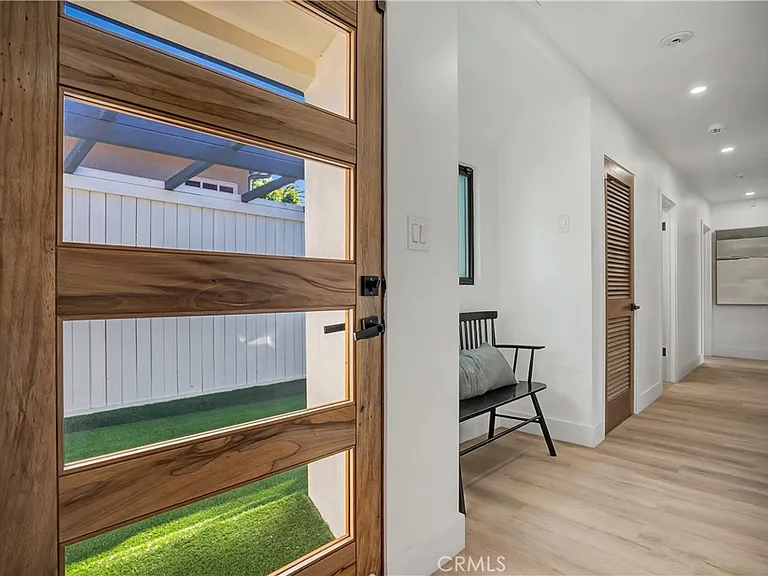 1145 S Longwood Ave — Photo 46