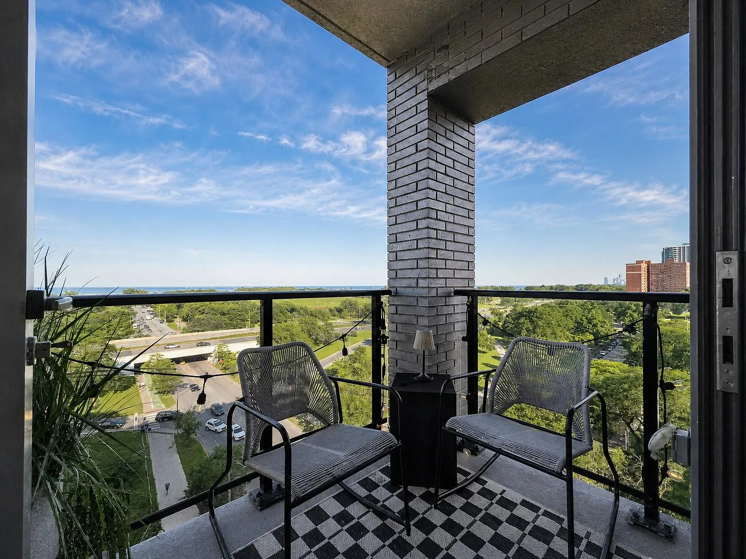 2 bed, 1074 sqft, $3,837 — Photo 3