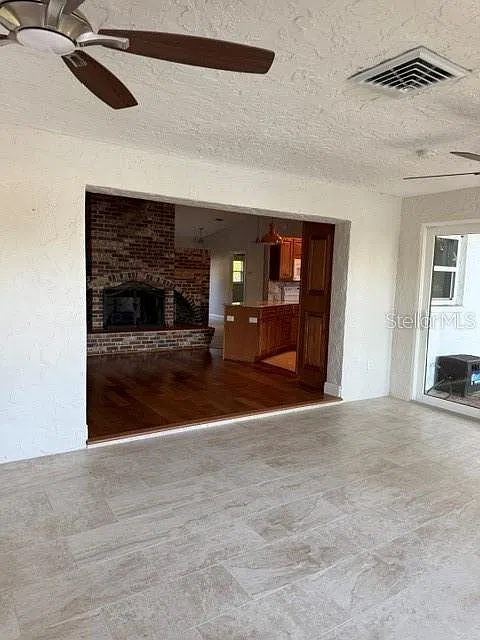 3 bed, 2.0 bath, 1954 sqft, $2,700 — Photo 4