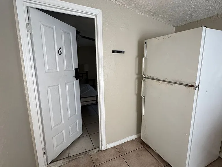 1703 McCarthy Ave — Photo 33