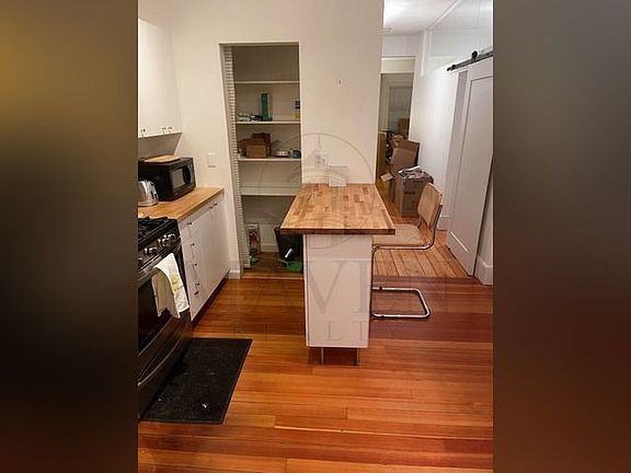5th image of 102 Pleasant St #1