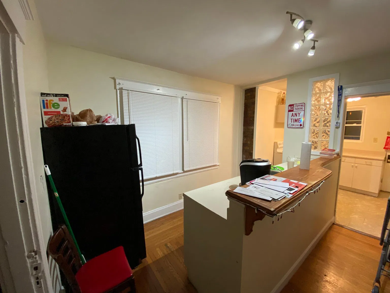 6 bed, 1706 sqft, $3,900 — Photo 3