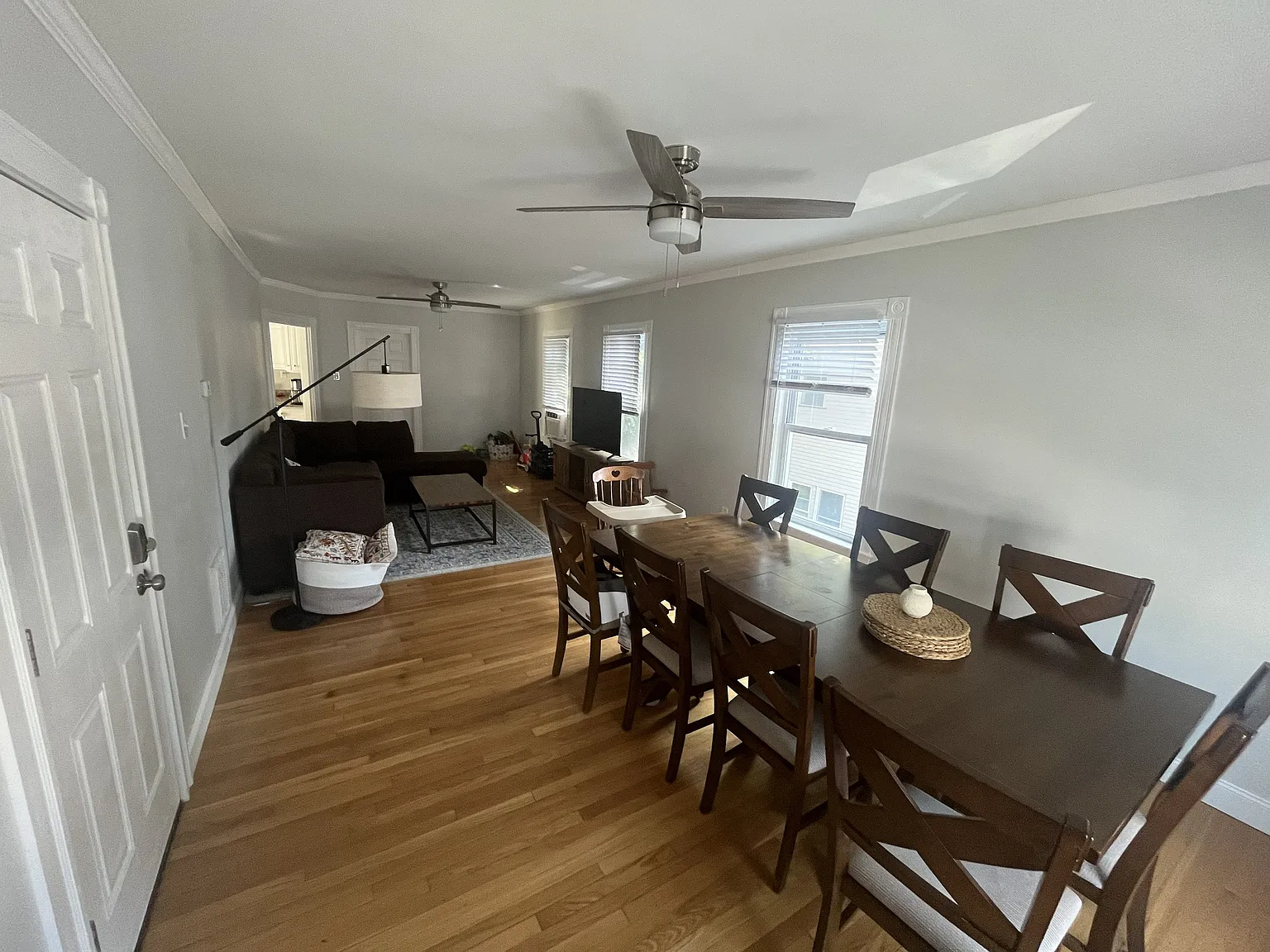 3 bed, 1300 sqft, $3,600 — Photo 2