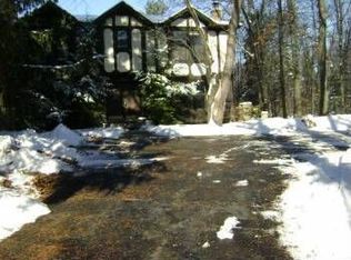 5160 Ponvalley Rd, Bloomfield Hills, MI 48302