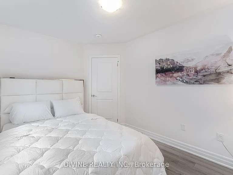 9241 White Oak Ave — Photo 33