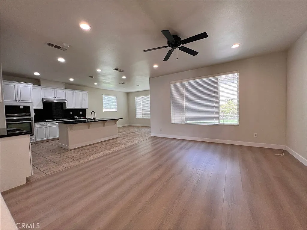 4 bed, 2.5 bath, 2567 sqft, $3,650 — Photo 3
