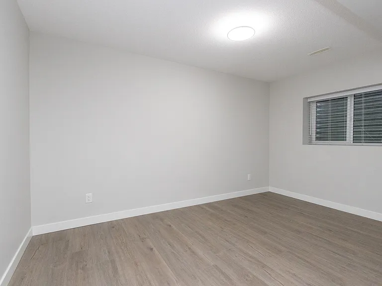 20280 82a Ave — Photo 6