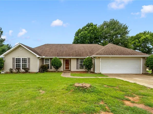 16287 Sumner Brook Dr, Moundville, AL 35474