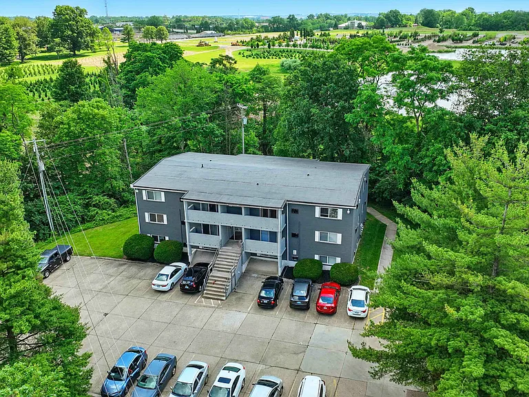 Meadowbrook Apartments — Photo 20