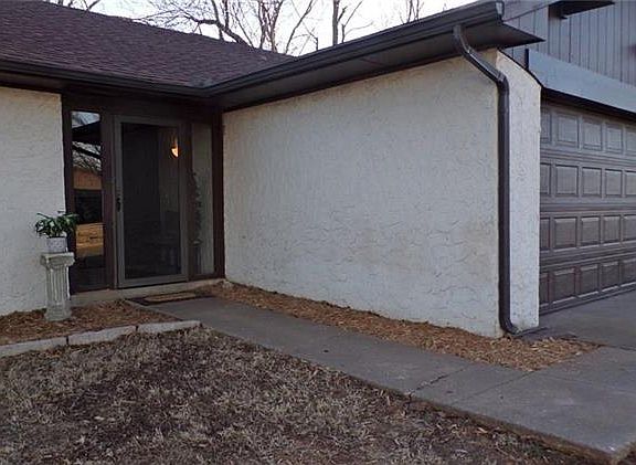 3rd image of 1012 W Dorchester Way