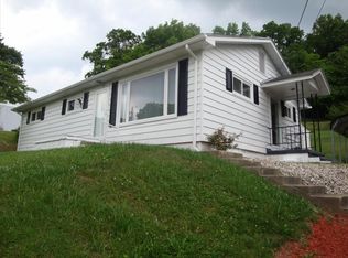 136 Oak St, Dunbar, WV 25064