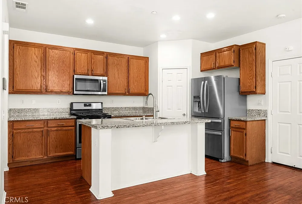 4 bed, 2.5 bath, 1819 sqft, $3,500 — Photo 3