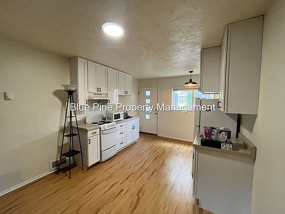 3rd image of 1680 Calkins Ave Unit 5