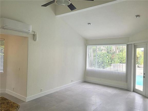4th image of 1027 Lido Ct