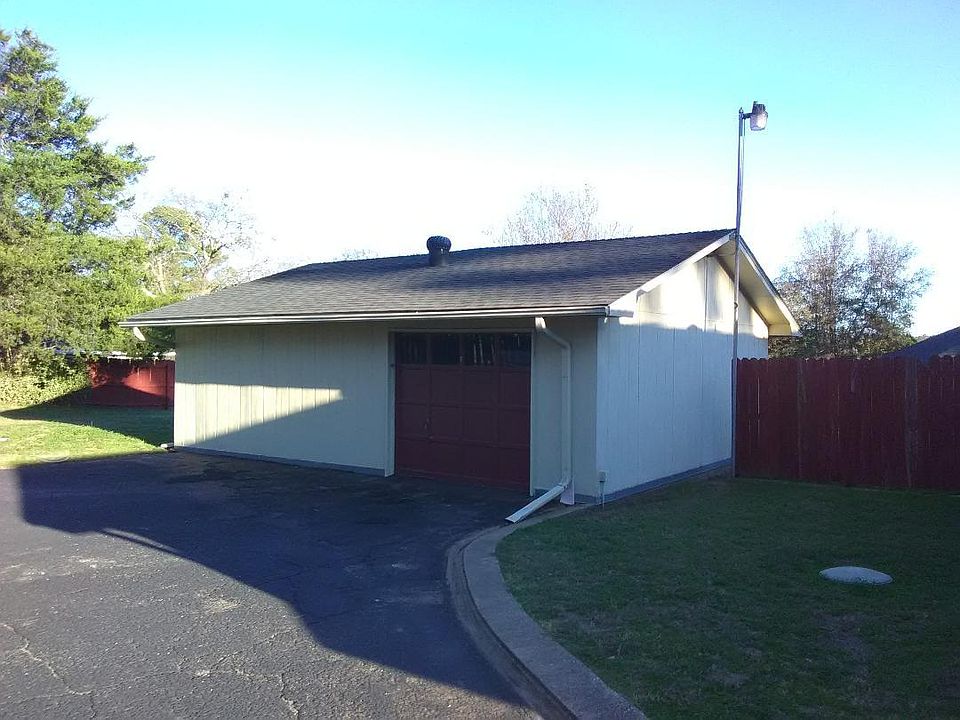 2nd image of 13509 Sheldon Ln