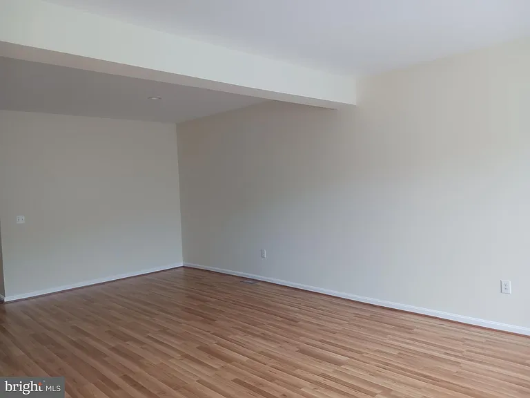 205 Hillside Ct — Photo 18