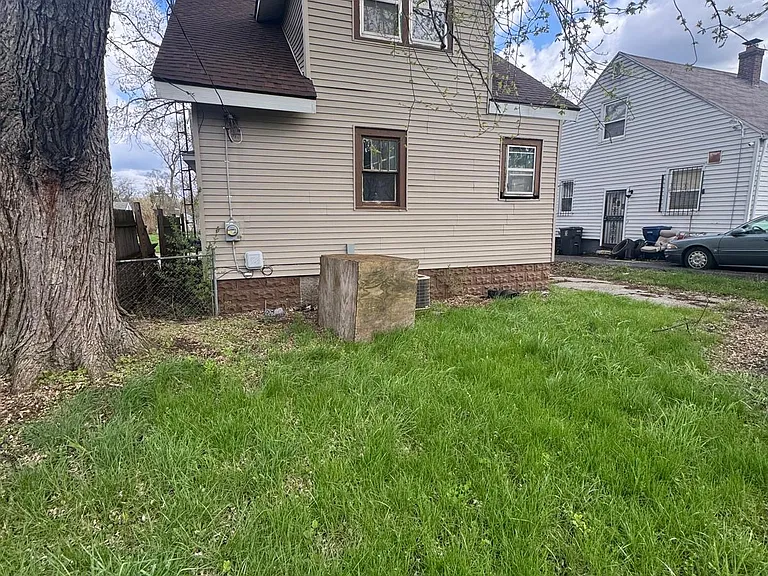 614 E Marengo Ave — Photo 31