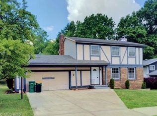 5876 N Crossview Rd, Seven Hills, OH 44131