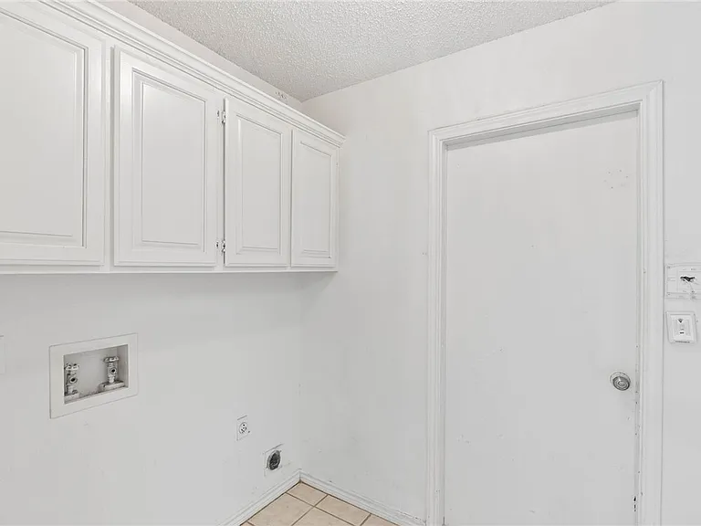 6234 Jessica Dr — Photo 16