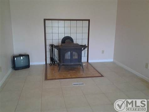 4th image of 61 Connie Dr #1