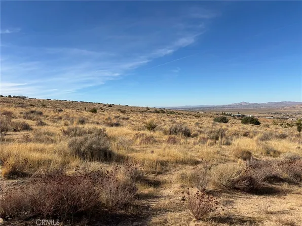 18 Luna Mountain Rd, Apple Valley, CA 92308