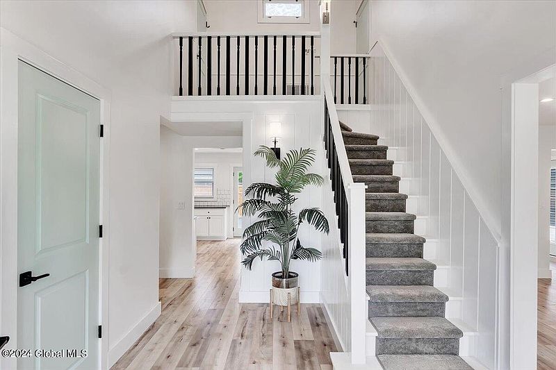 3rd image of 32 Kirby Road