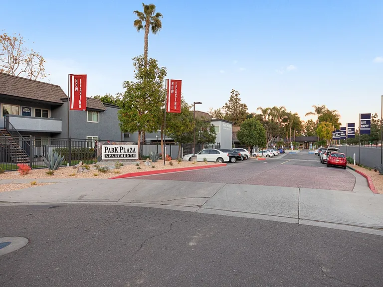 Park Plaza Apartments — Photo 26