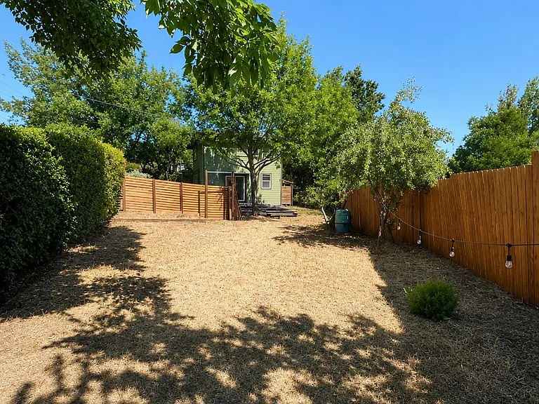 220 W Hersey St — Photo 8