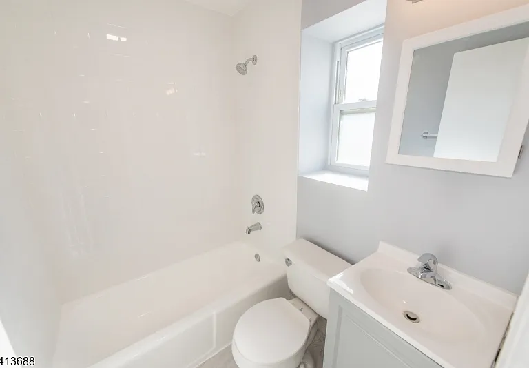 226 Franklin Ave #2R — Photo 19