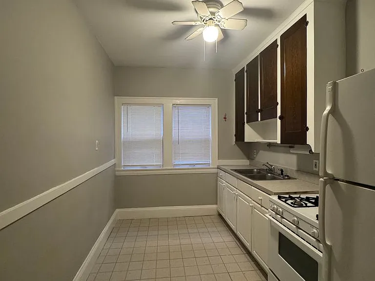 1365 Phelps Ave — Photo 5