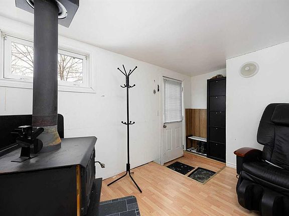 4th image of 132 N Greenfield Pl