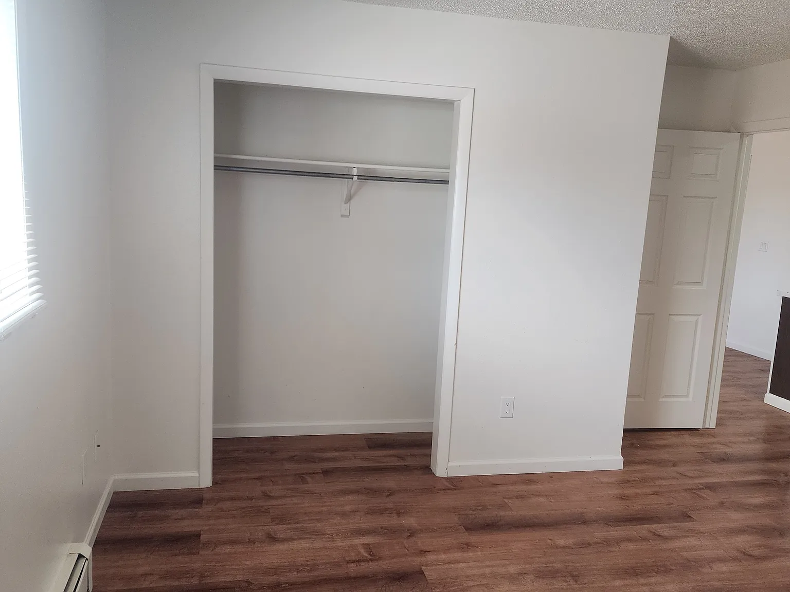 1402 Glenwood Ave — Photo 2