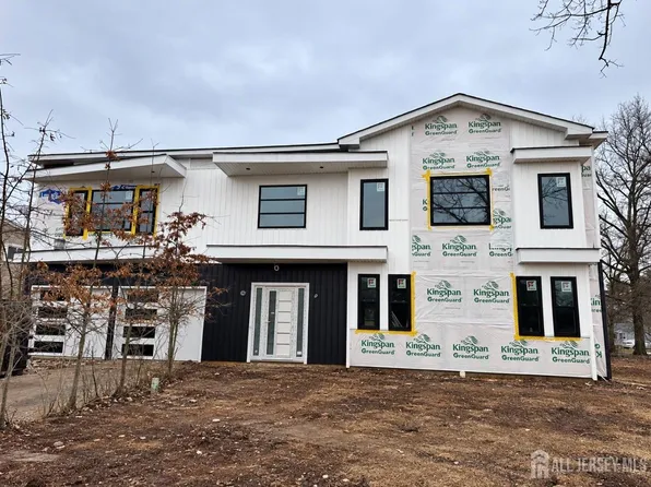 3 Tyne Ct S, Kendall Park, NJ 08824
