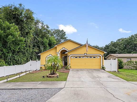 3rd image of 10407 N Woodmere Rd