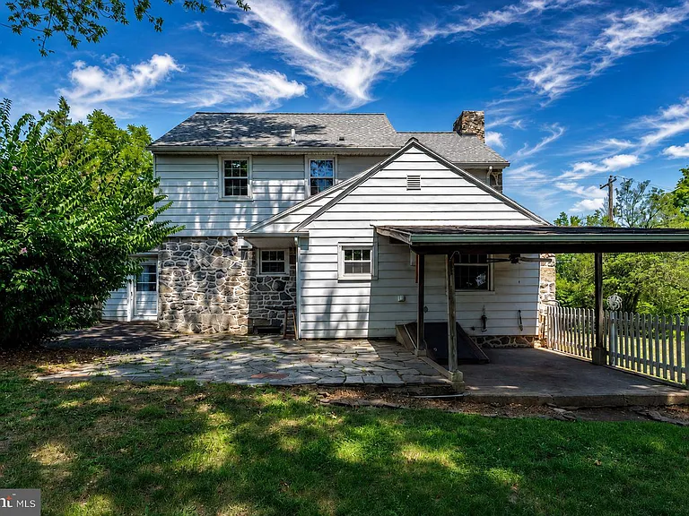 1512 Wilson St — Photo 4
