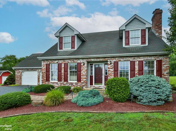 2642 Community Dr, Bath, PA 18014