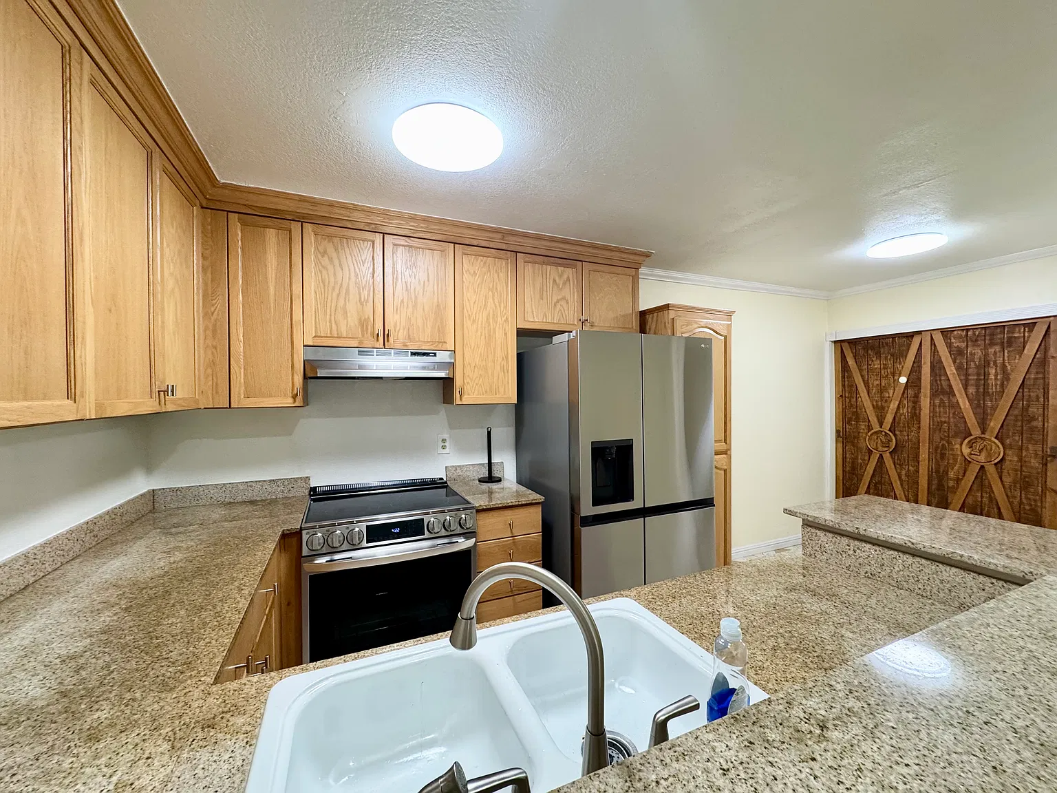 2 bed, 856 sqft, $1,700 — Photo 1