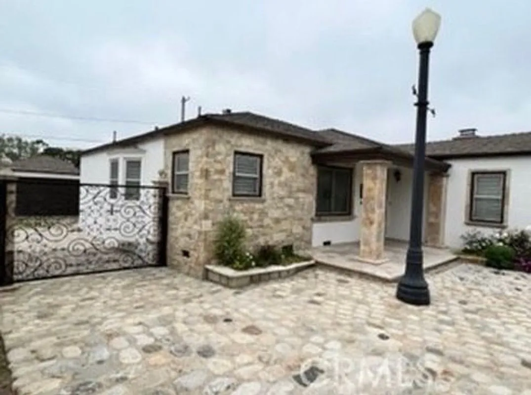 3 bed, 2.0 bath, 1738 sqft, $5,900 — Photo 2