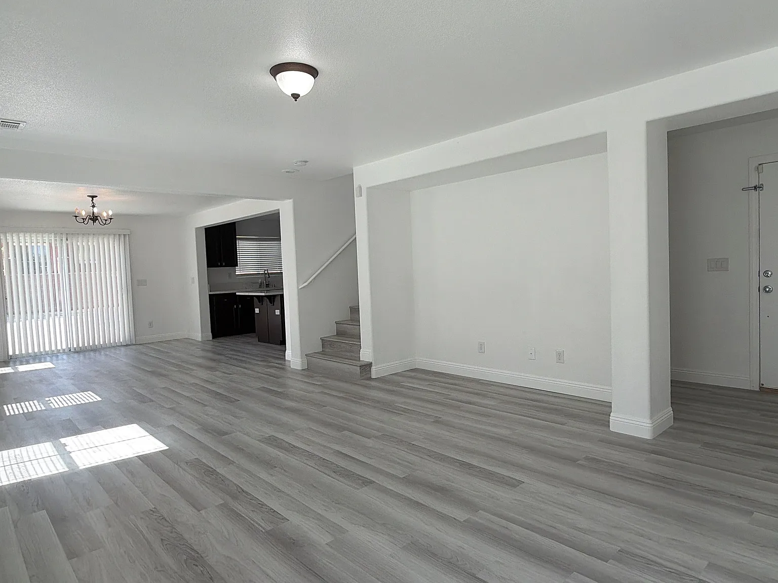 3 bed, 1985 sqft, $2,450 — Photo 2