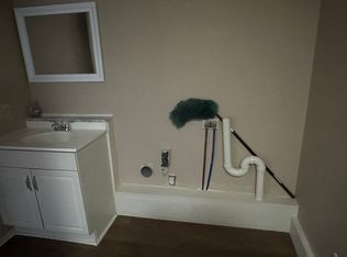 3 Myrtle St APT 1, Whitefield, NH 03598