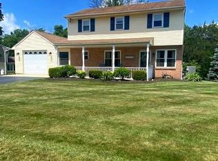 1303 Woodmere Dr, Pottstown, PA 19464