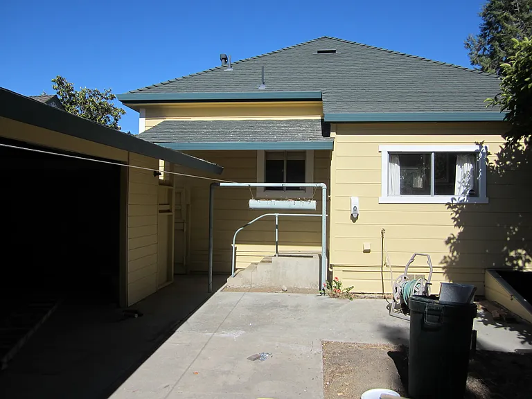 916 San Benito St — Photo 4