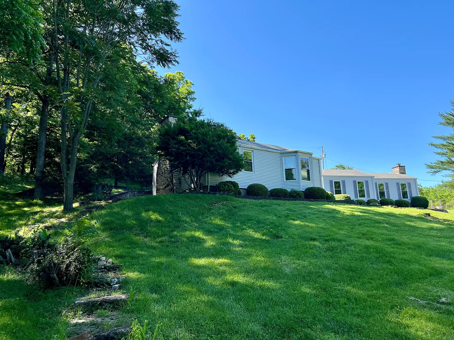 1406 Pond Rd — Photo 3