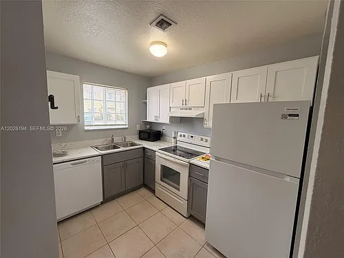 2028 NE 167th St #3-152 Photo 1
