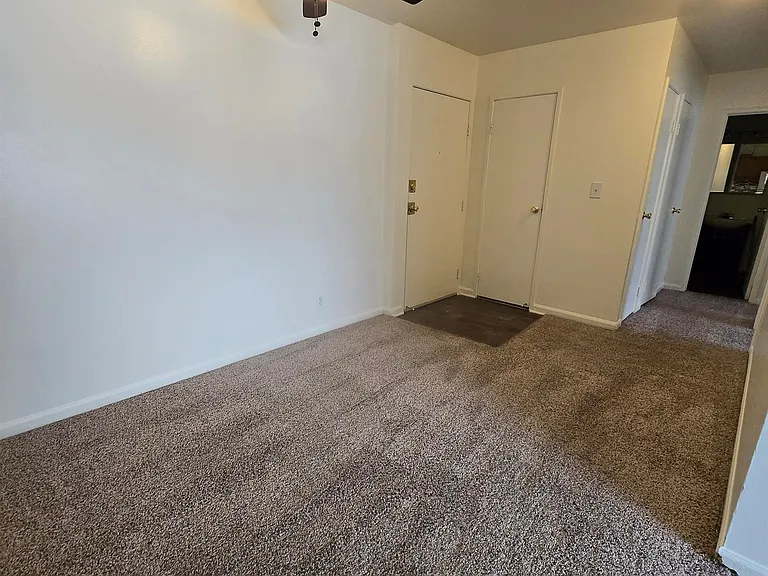 Murray Hill Apartments — Photo 19
